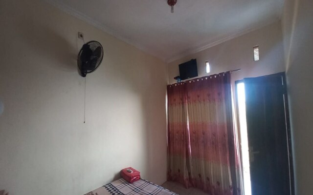 SPOT ON 93324 Hadi Homestay Syariah