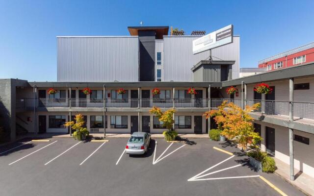 The Grove West Seattle Inn