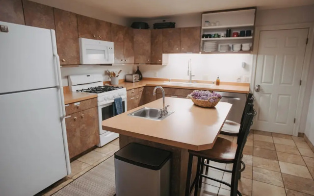 Goldsmith's Riverfront Inn