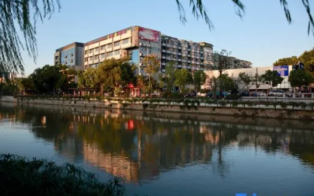 Super 8 by Wyndham Fuzhou Hot Spring Park