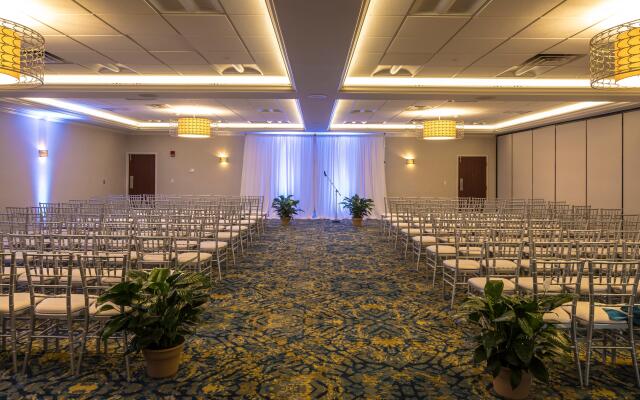 Crowne Plaza Suites Pittsburgh South by IHG
