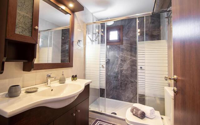 Zissis Villa & pool 5min drive to beach