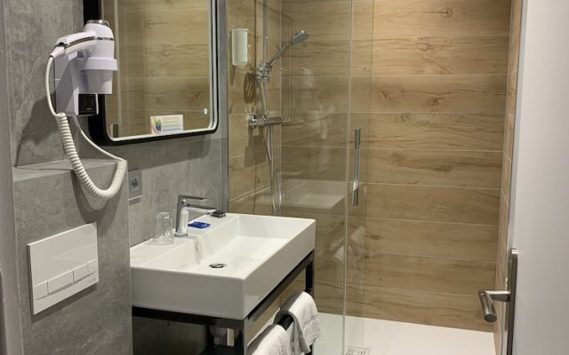 Brit Hotel Roanne - Le Grand Hotel