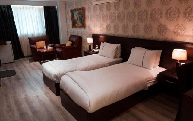 Joude Hotel