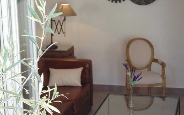 Downtown Luxury Suites