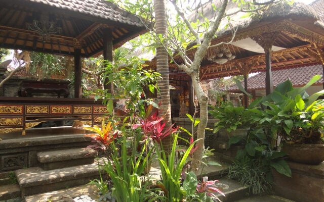 Airy Ubud Monkey Forest Bali