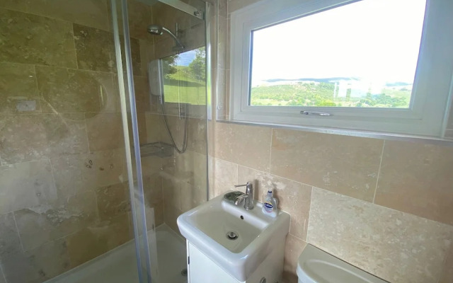 Snowdonia 1-bed Chalet, Sleeps 2, Stunning Views