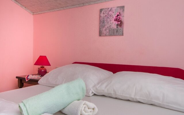 Secluded Holiday Home in Azillanet With Private Pool