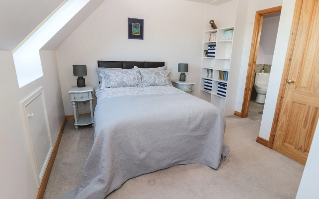 Whinstones at 4 The Villas