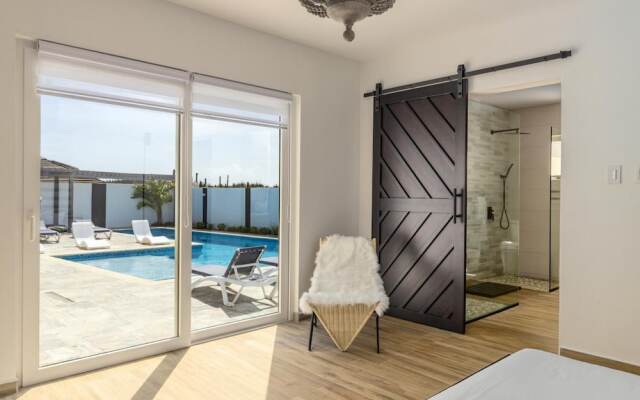 New 3BR 2BA With Huge Pool and Outdoor Area BBQ