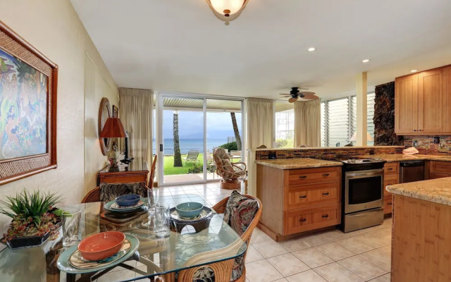 Pikake #a6 2 Bedroom Condo by RedAwning