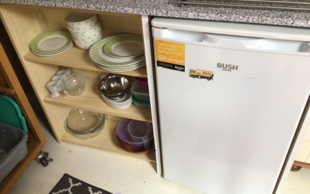 Cozy Camborne Studio Retreat With two Single Beds