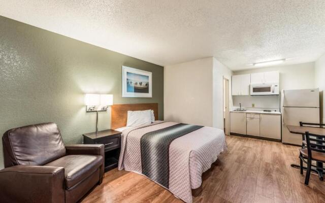 HomeTowne Studios Cincinnati - Sharonville