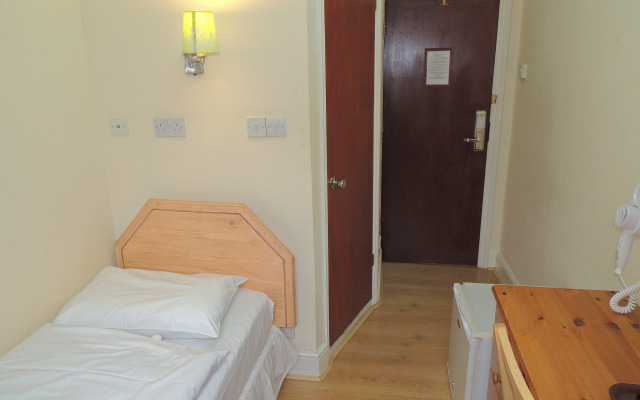 Dolphin Inn