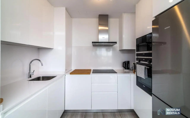 Newly Built 3-BDRM Luxury Apt w/ Stunning Sea Views