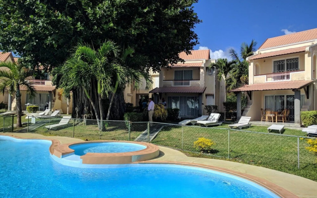 Beachfront Bungalow With Pool - by Feelluxuryholidays