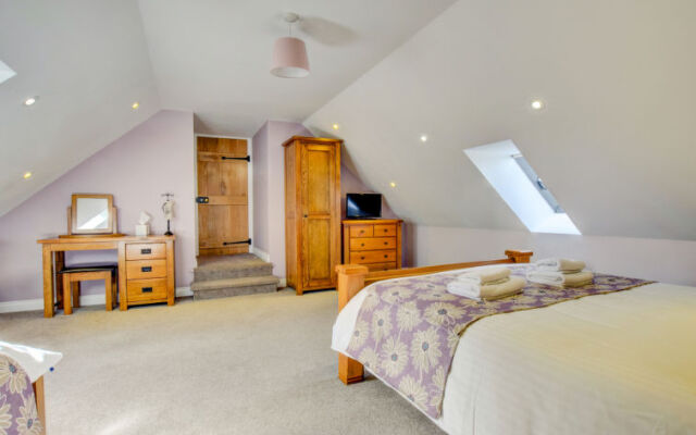 Holiday Home Sgubor yr Onwydden