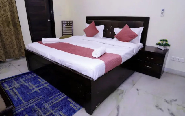 Hotel Noida Nest 105