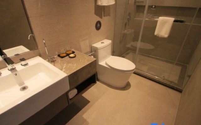 Seasonal Collection Hotel (Shanghai Zhoupu Wanda Plaza)