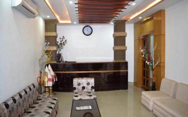 Hotel Akanksha Palace