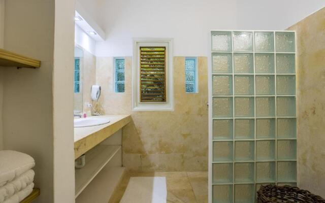 Apartment with pool & garden in beach area