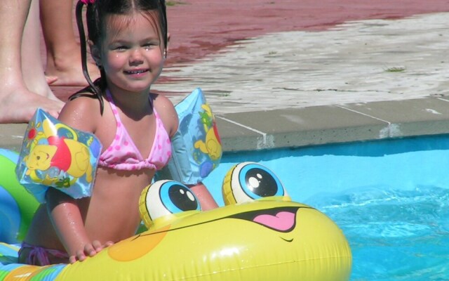 Cozy Mobile Home in Januv Dul With Swimming Pool