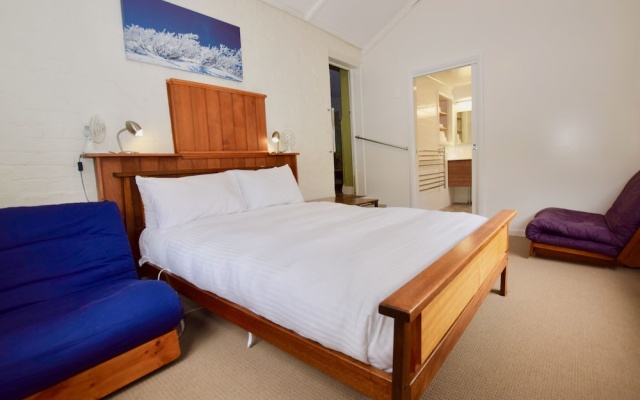 Waragil Cottage - Original Settlers Home – Guest Rooms – Blackheath