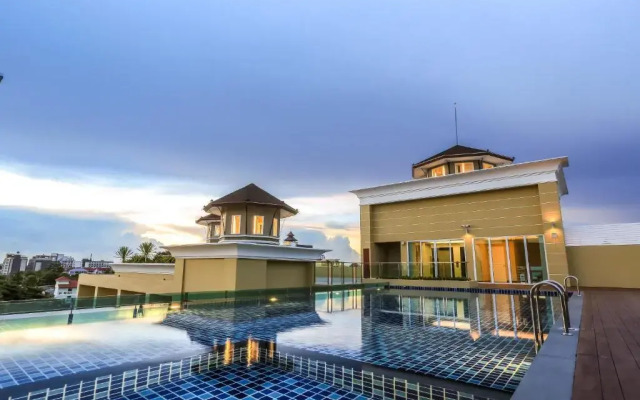 Crystal Luxury Hotel