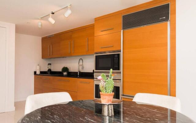 Deluxe 5 Star Condo Iconbrickell@25Th, Free Spa/Gym/Pool