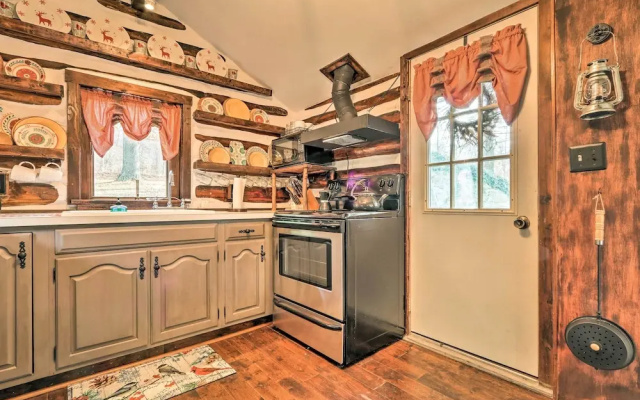 Macungie Cabin w/Fireplace Near Bear Creek Skiing!