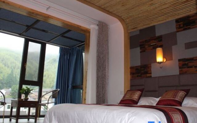 Anji Yunshang Grassland Jinshuiloutai Homestay