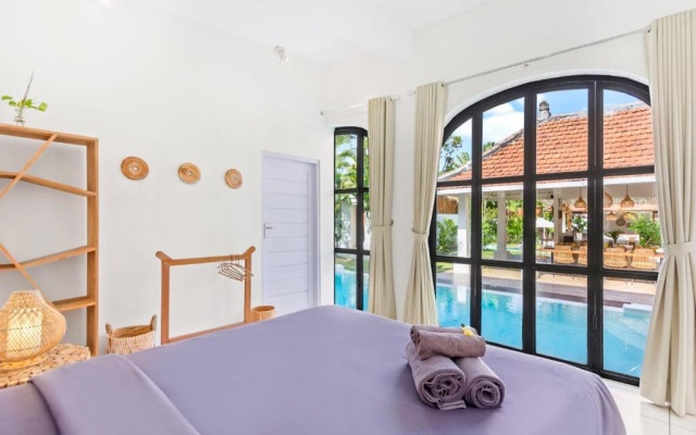 Villa Cologne - 6 BDR Villa, 2 Private Pools & Huge Garden, Walk to the Beach – Guest Rooms – Kuta