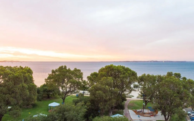 Spinnakers Apartments