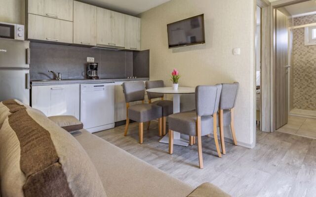 Luxury Premium 28032