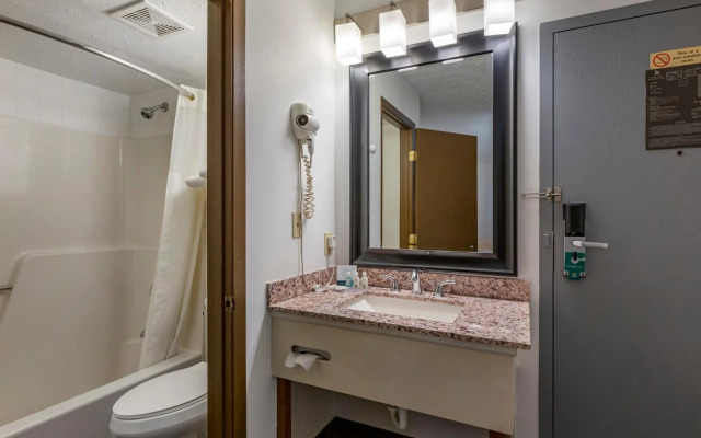 Quality Inn Austintown - Youngstown West