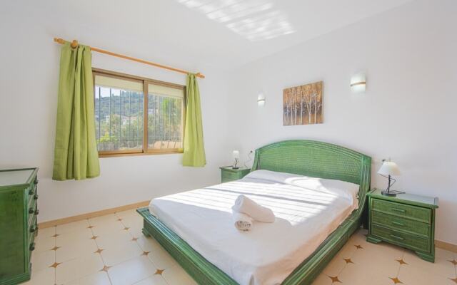 Villa - 4 Bedrooms with Pool, WiFi and Sea views - 104975