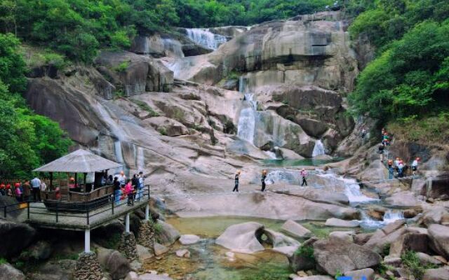 Guangzhou Jinxiu Xiangjiang Hot Spring City