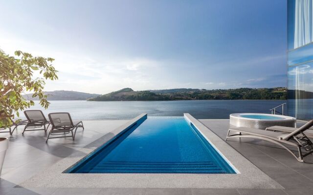 Heron Live Hotel
