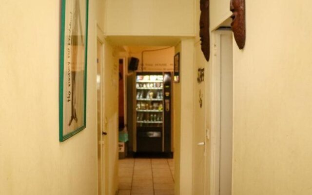 Zorbas Hotel - Hostel