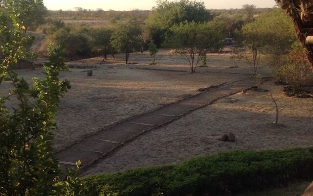 Livingstone Guest Farm - Hostel