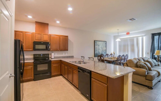 5135 Compass Bay