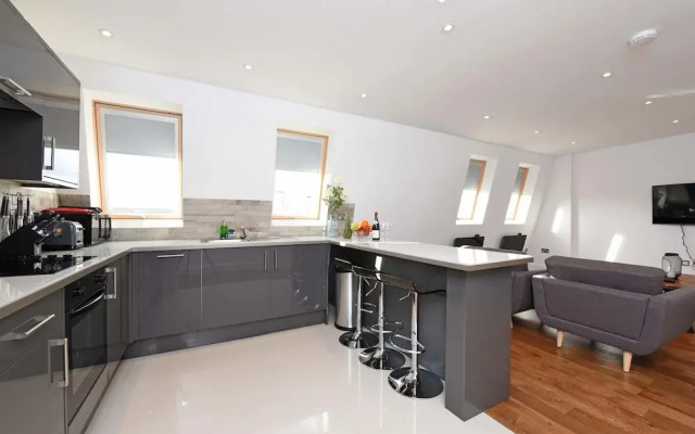 Modern & Spacious 2 Bed Apartment at Clapham Junction