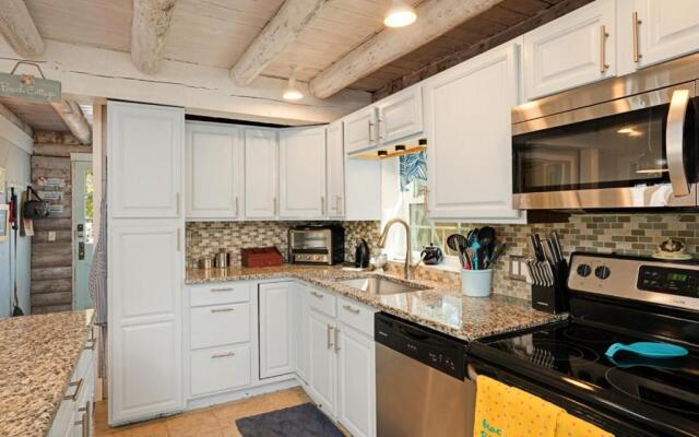 Blue Heaven by Oak Island Accommodations