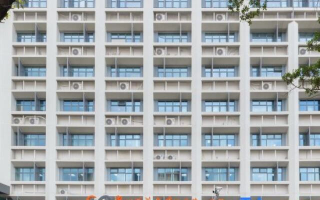 Yimi Apartment (Guangzhou 13 Hangyi De Road Subway Station)