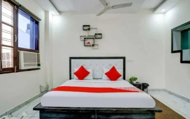 OYO Flagship 70203 Seventy Stay In