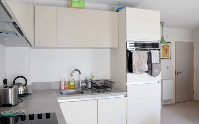 Spacious 1 Bedroom Apartment in Canning Town