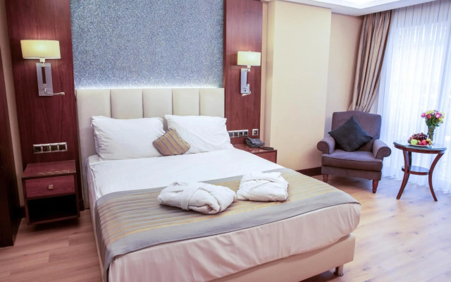 Grand Aras Hotel & Suites