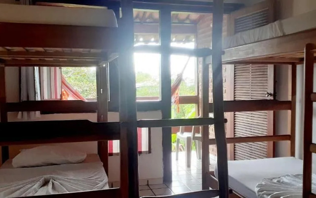 Novos Baianos Hostel e Suites