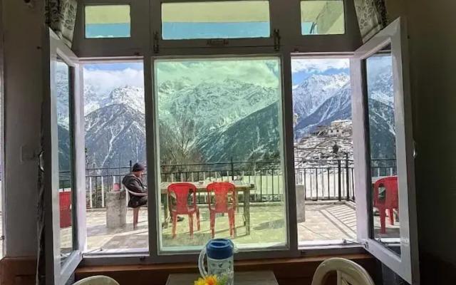 Aarav Chaaras Homestay