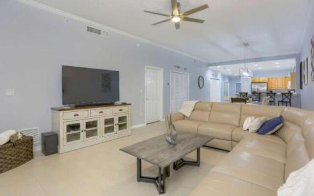 201 Harborview Grande
